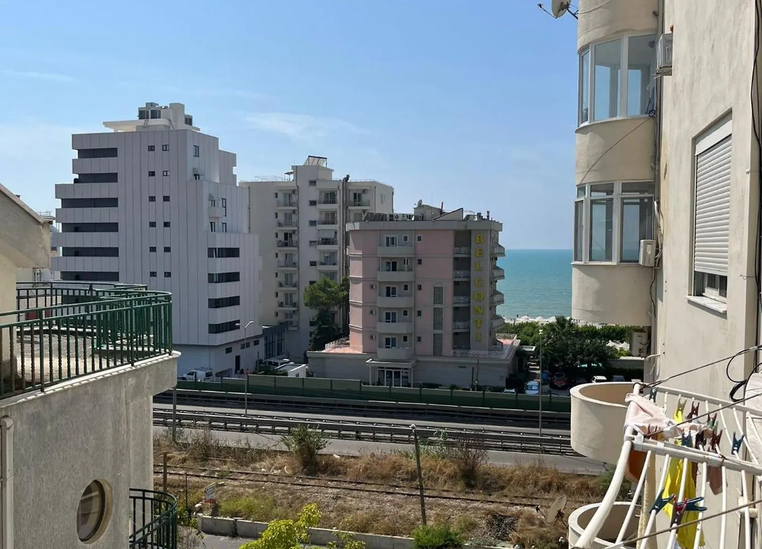 Theomar Apartament ドゥラス アルバニア